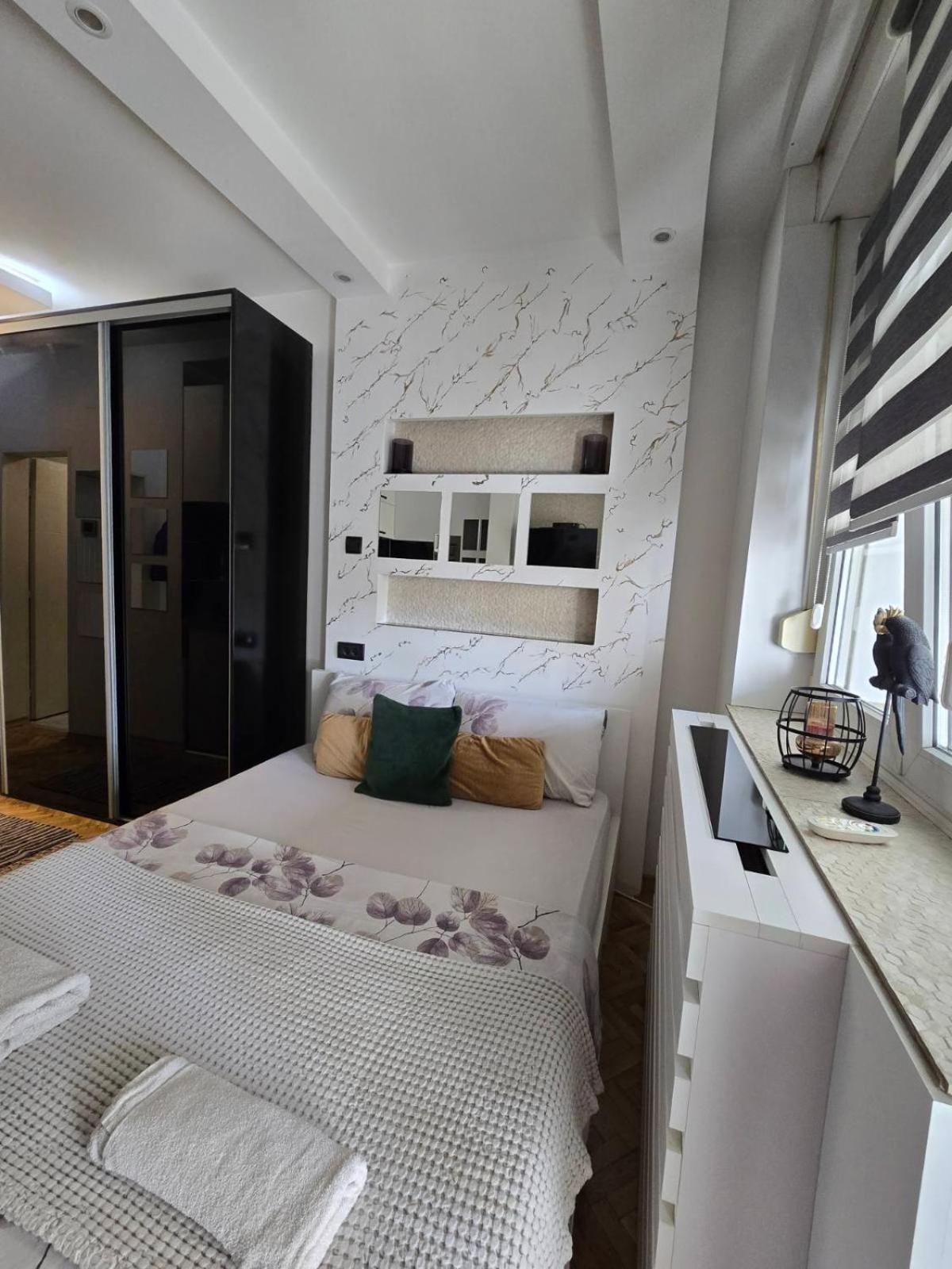 Arizona Apartment โนวีซาด ภายนอก รูปภาพ